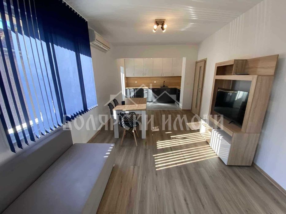 Новообзаведен четиристаен апартамент в Идеален Център