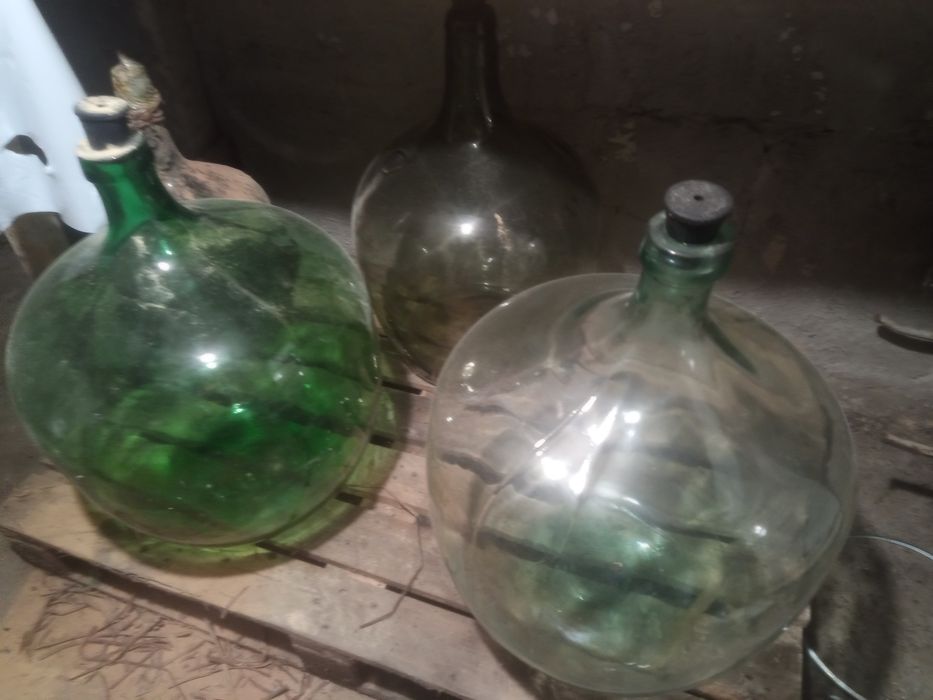 3 damigene din sticla  cu perete gros ,volum 50l