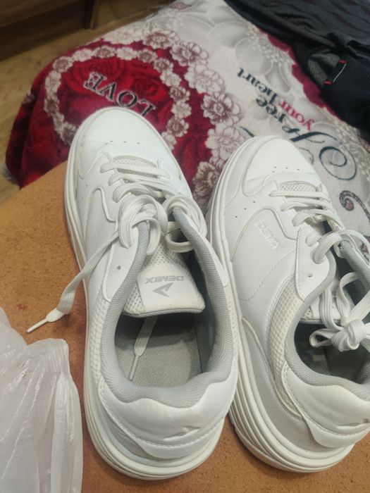 Продаю кроссовки.