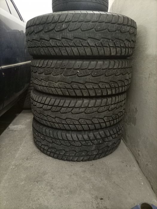 Комплект зимних шин r17 .
