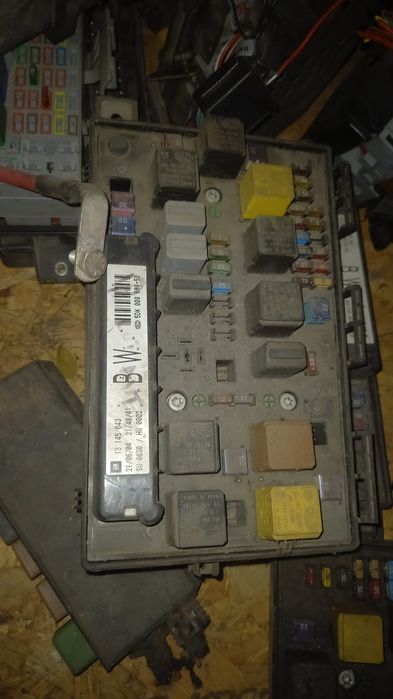 Panou Sigurante și relee Opel Astra H diferite coduri