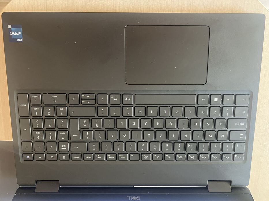 Продавам Dell Precision 7680
