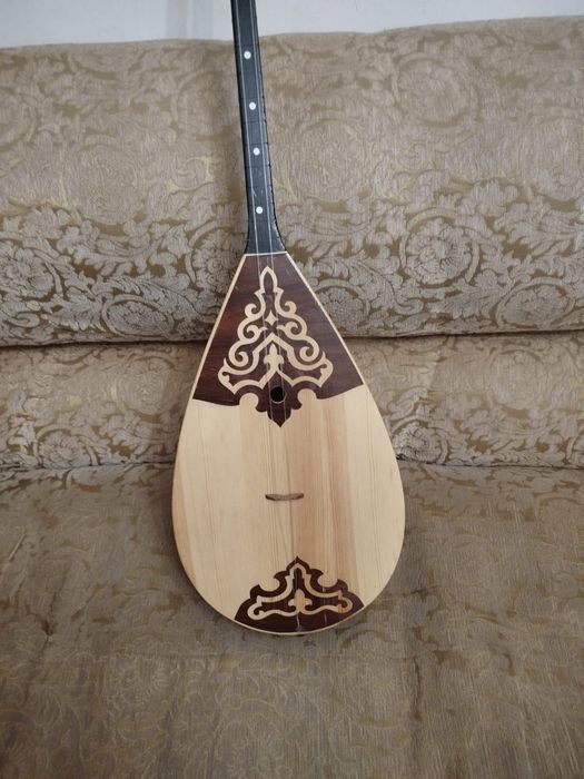 Казахская домбра