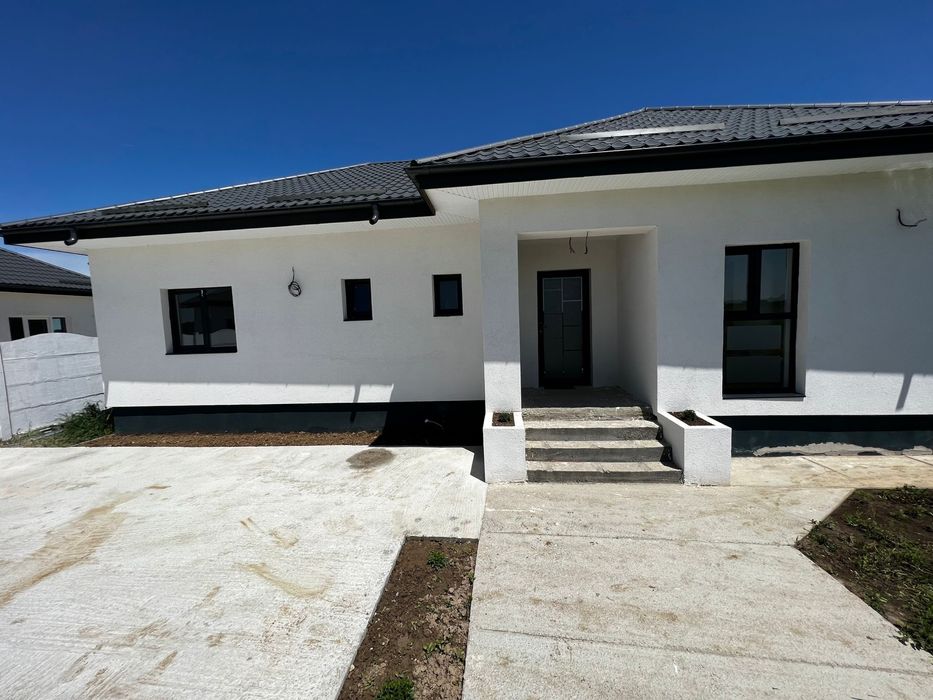 Casa in sabareni str asfaltata