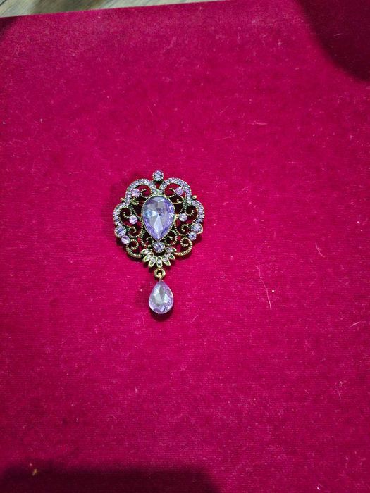 Брошки различни модели