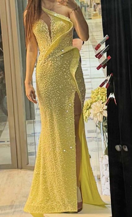 Продавам бална рокля