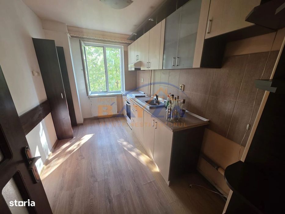 Aleea Mărăști, apartament 3 camere decomandat, etaj 2, garaj exterior