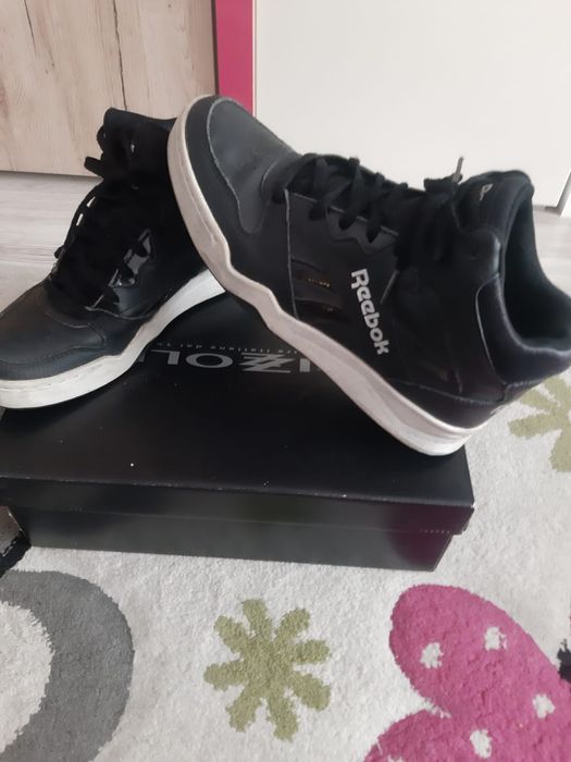 Vând bascheți copii , marca Reebok, mărimea 38,5