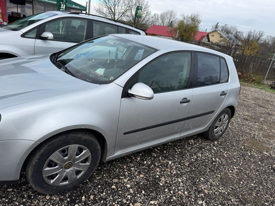 Vând golf 5 1.6Benzina