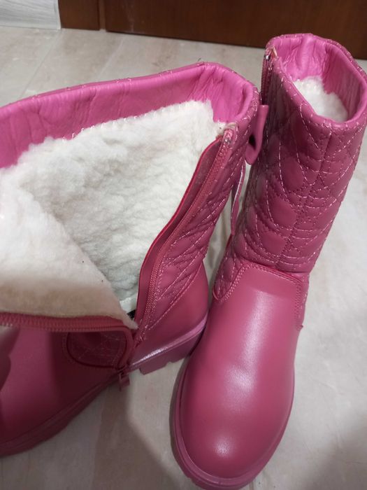 Ботушки- различни размери (21, 25, 26, 30 и 32)