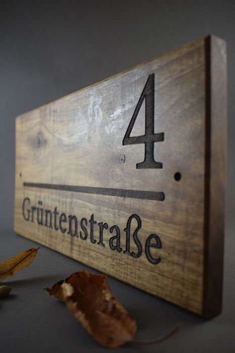 Гравирана табела за вашия дом от орех