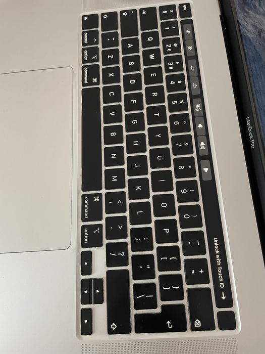 Продам Macbook Pro 16