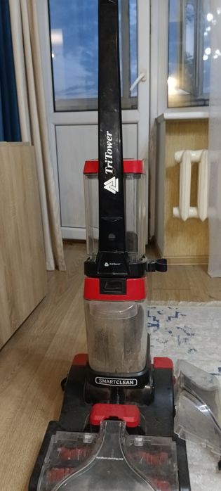 Моющий пылесос почти новый