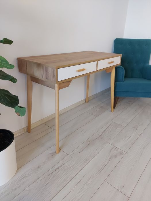 Стол письменный с выдвижными ящиками