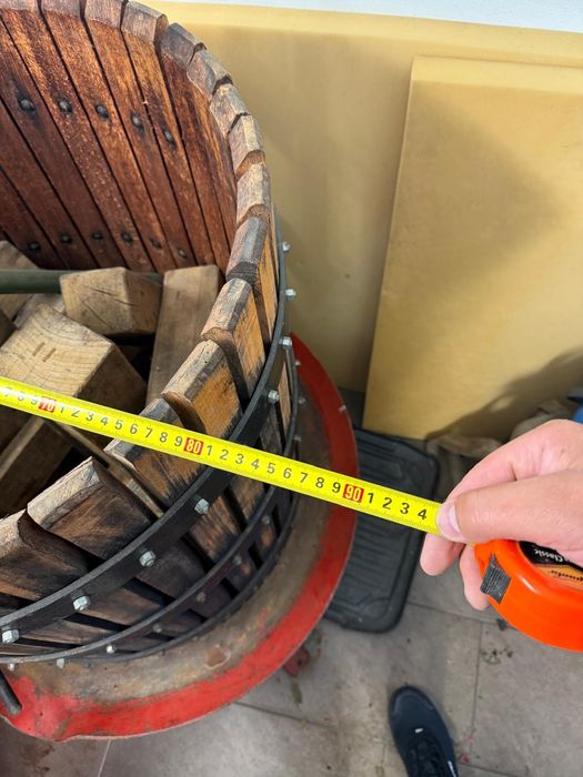 Teasc ,presa struguri hidraulica italian