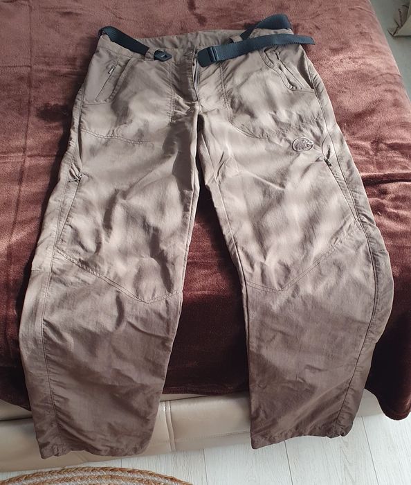 Pantalonii drumeții Mammut