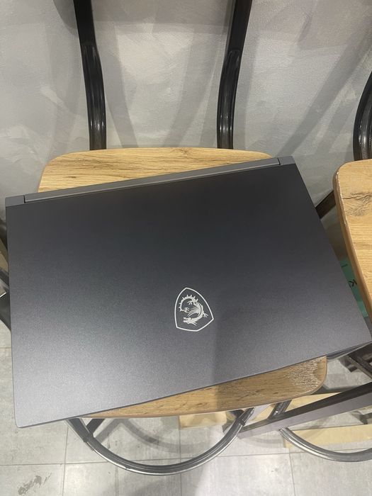 Ноутбук MSI thin 15