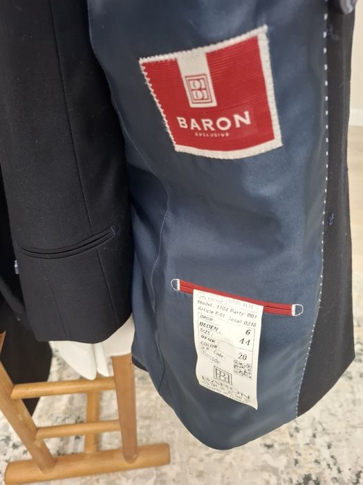 Продам костюм троика