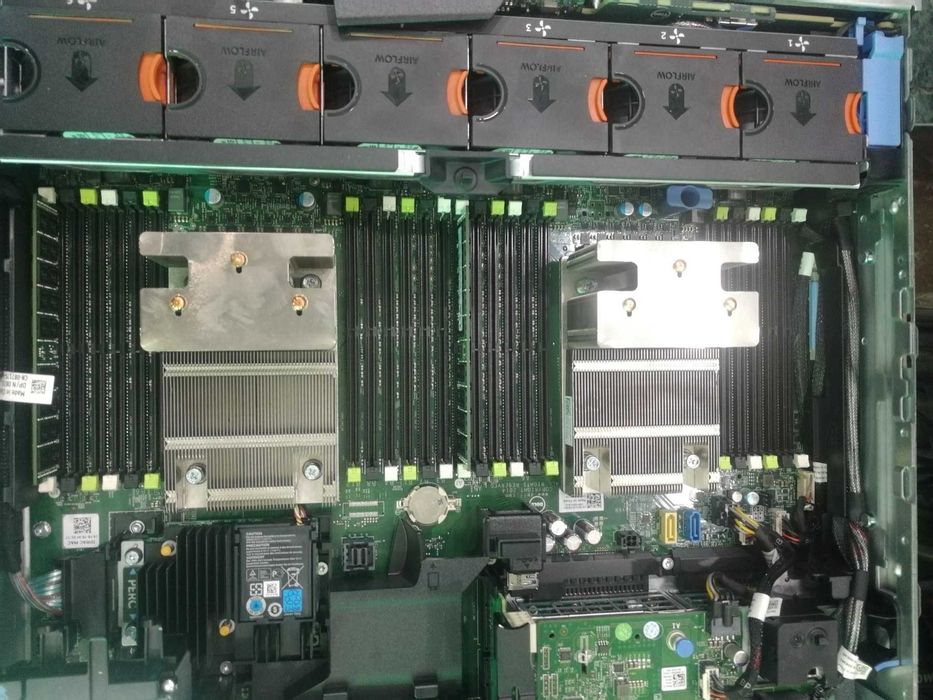Продавам сървър на Делл - Dell PowerEdge R730dx 12xLFF + 2xSFF - 32GB DDR4 - 49TB дискове