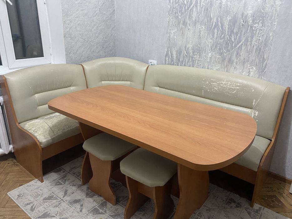 Кухонный стол