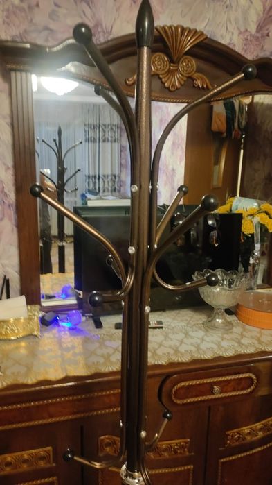 Продам вешалку для одежды