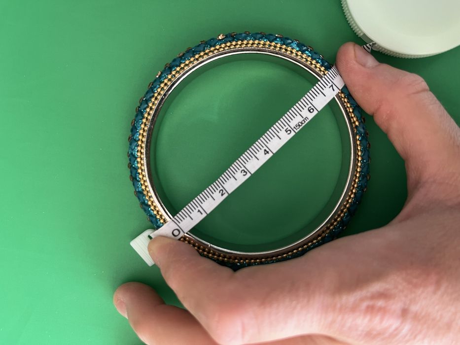 Vand 9 bratari ce formeaza set bijuterii