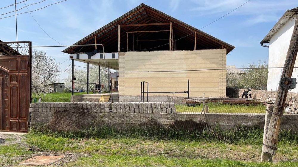 Hovli sotiladi Yuqori chirchiq yangibozor oq ovul maxallasi