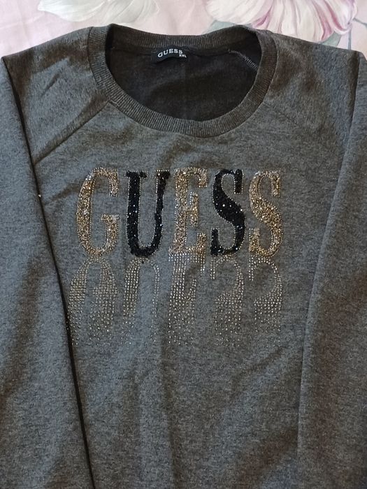 Vând bluza guess de femei!