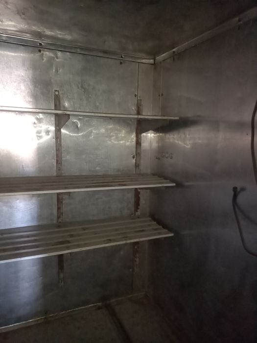 Промышленный холодильник .