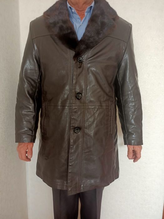 Продам костюмы, дубленка