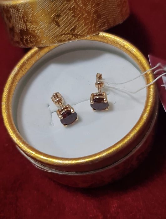 Новые золотые пусеты с гранатами