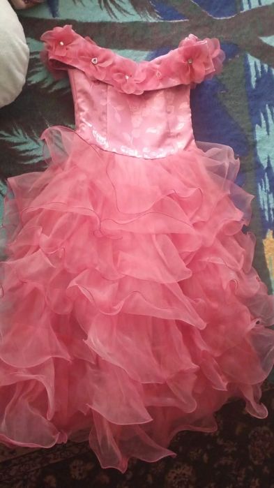 Продам платье красивое