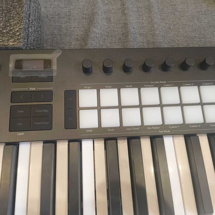 Midi клавиатура Novation Launchkey 49 MK4