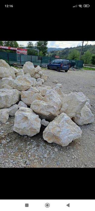 Vindem piatră de calcar pentru garduri pentru ornament