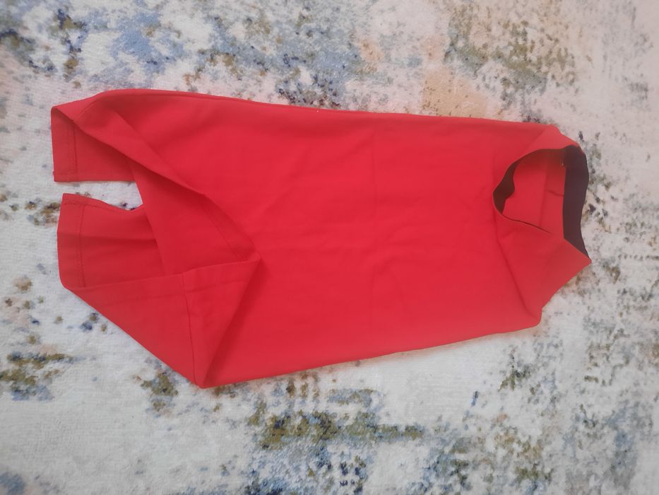 Красную классную юбку