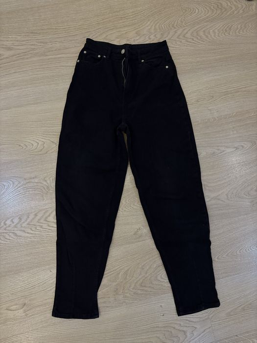 Джинсы mom черные