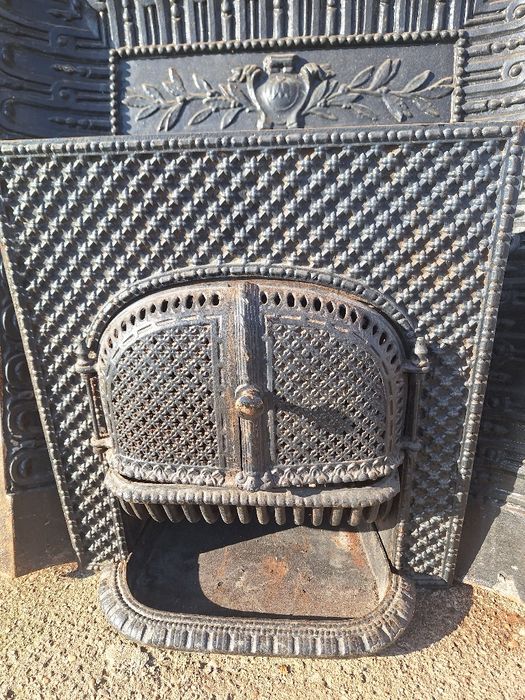 Старинна френска камина