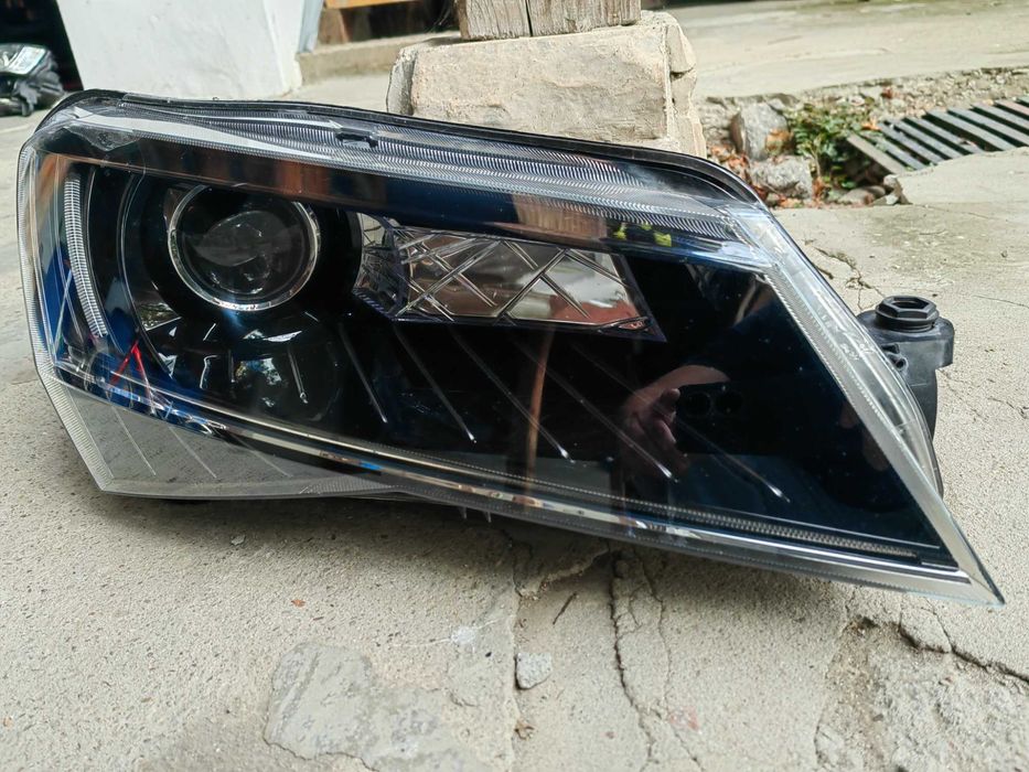Фар Skoda Superb Bi-Xenon LED 15-19г.десен / Фар Шкода Суперб ксенон Оригинален