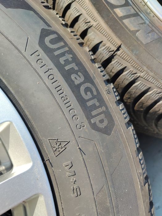 4 бр зимни 215/60/16 Goodyear Дот 25г
