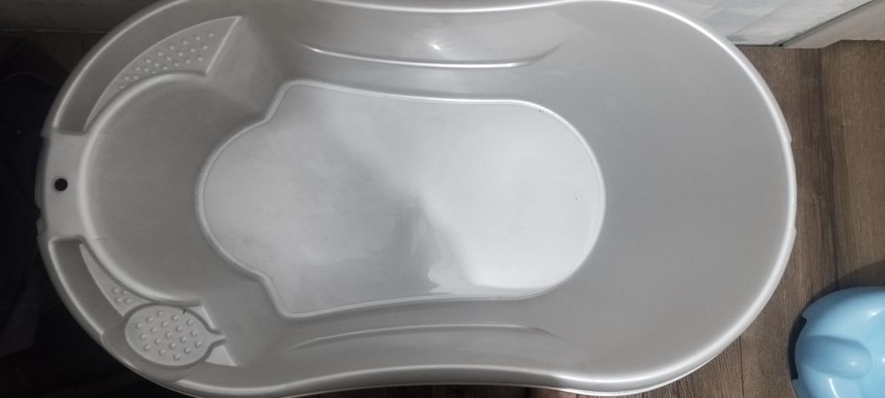 Коляска,ванночки, комбинезоны,стульчик