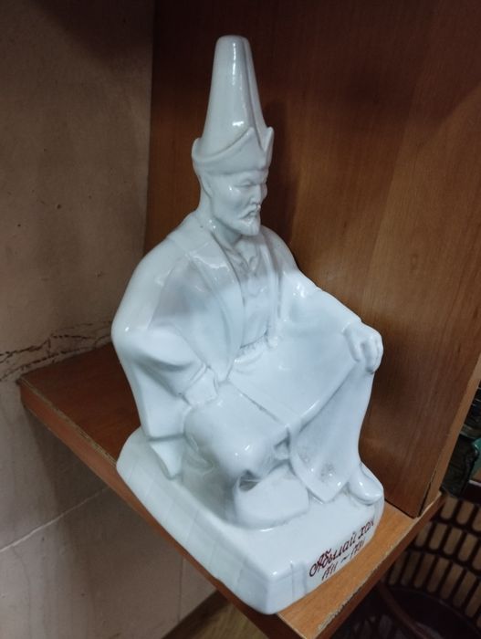 Фарфоровая статуэтка Абылай хан