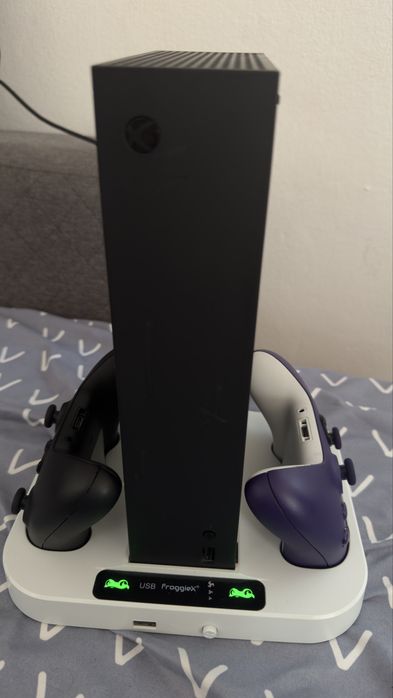 Xbox Series s 1TB 2 controllere si charging station