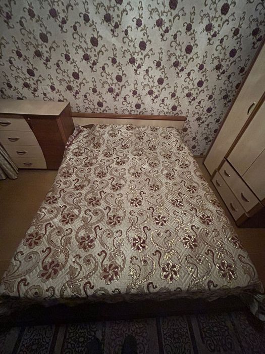 Продам спальный гарнитур