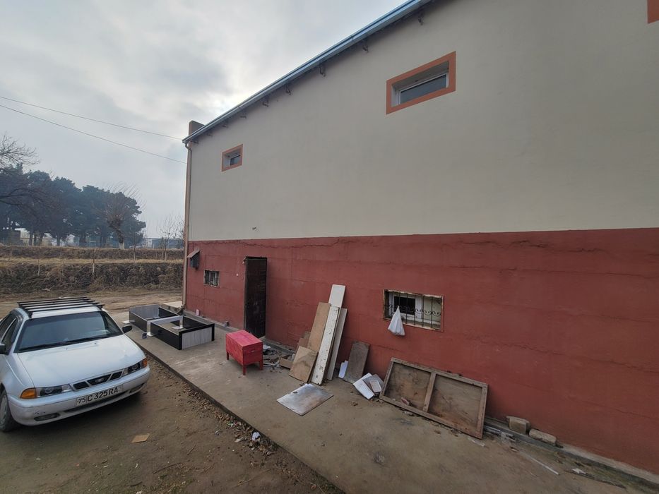 Noturar bino sotiladi