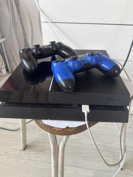 Продам PlayStation 4