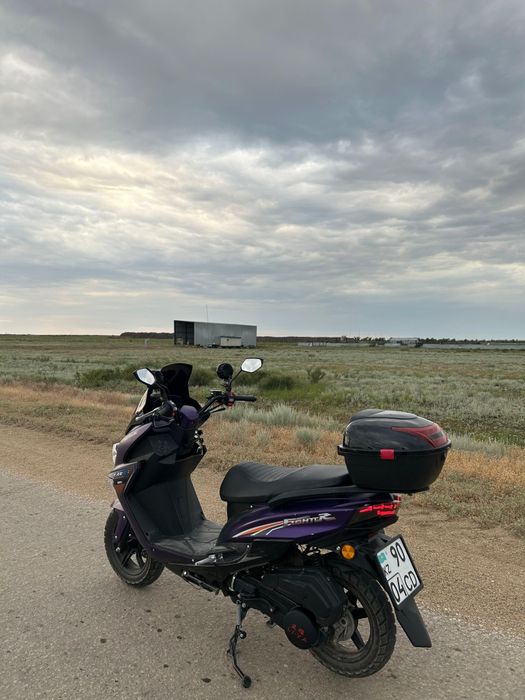 Макси-мопед 180куб
Два комплекта ключей 
На учёта стоит