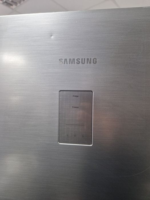 Хладилник с фризер Samsung 200 см 400 литра