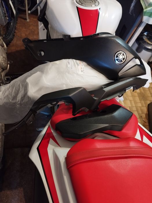Продавам спойлери,кори страници, пластмаси Ямаха мт07 Yamaha mt07