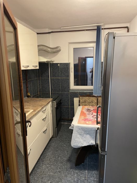 Inchiriez apartament ,in micro 9