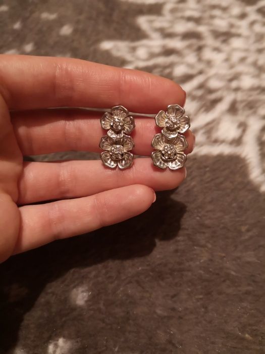 НОВИ обеци с винт